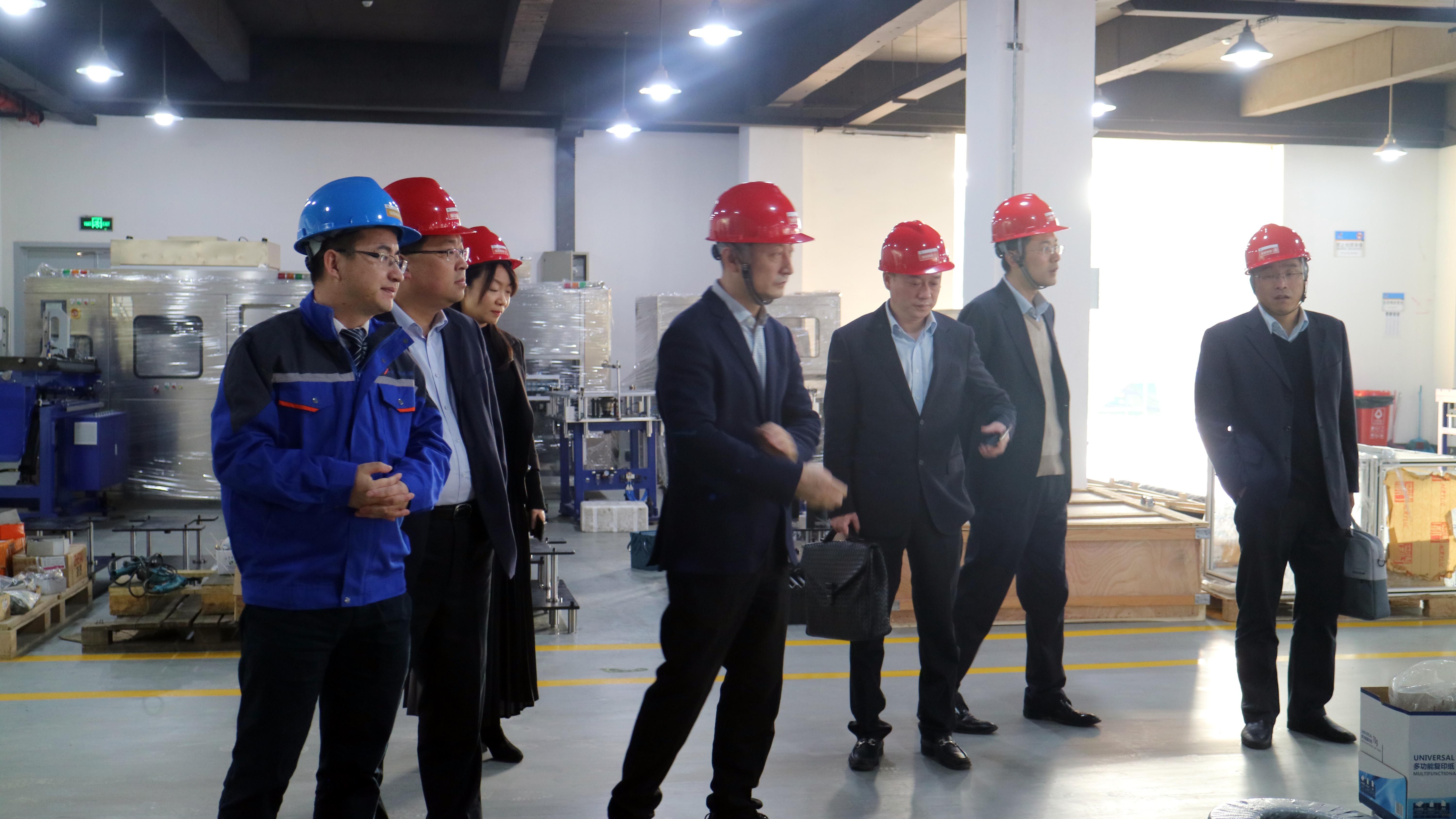 中國建設(shè)銀行蘇州分行領(lǐng)導(dǎo)朱斌晨黨委書記一行調(diào)研通錦